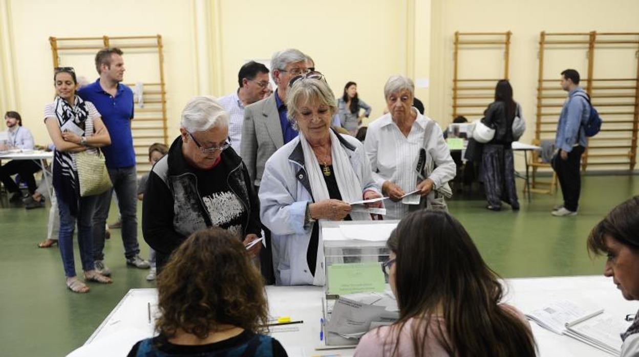 Votación en Barcelona en las pasadas elecciones municipales