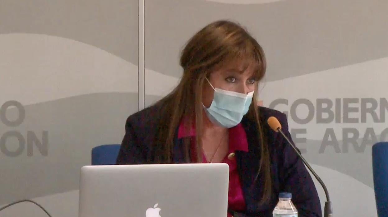 La consejera aragonesa de Sanidad, Sira Repollés, durante la rueda de prensa en la que anunció el endurecimiento de las restricciones en Teruel, Calatayud y Alcañiz