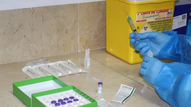 Dos jueces obligan a vacunar contra el coronavirus a dos ancianos incapacitados en Alicante