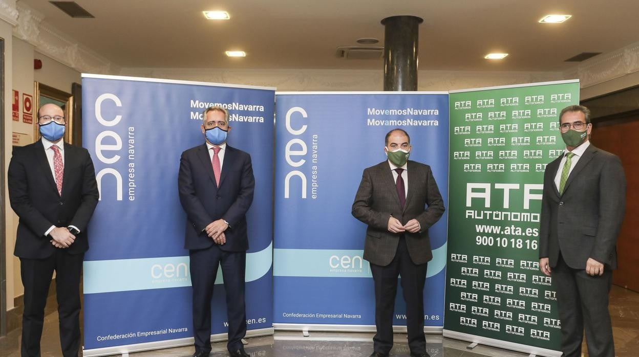 De izda a derecha: Carlos Fernández Valdivielso, secretario general de CEN; Juan Miguel Sucunza, presidente de CEN; Lorenzo Amor, presidente de ATA; Juan Carlos Equiza, Presidente de ATA Navarra.