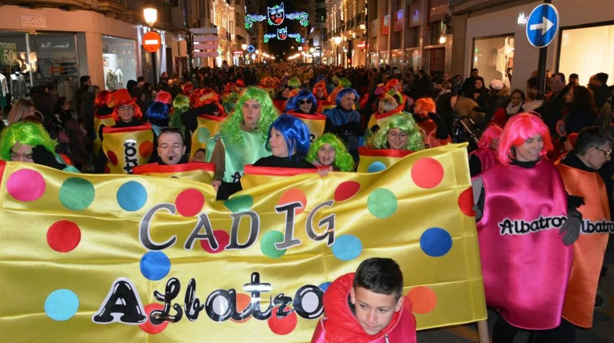 En la imagen de archivo, una de las comparsas participantes en el Carnaval de Albacete