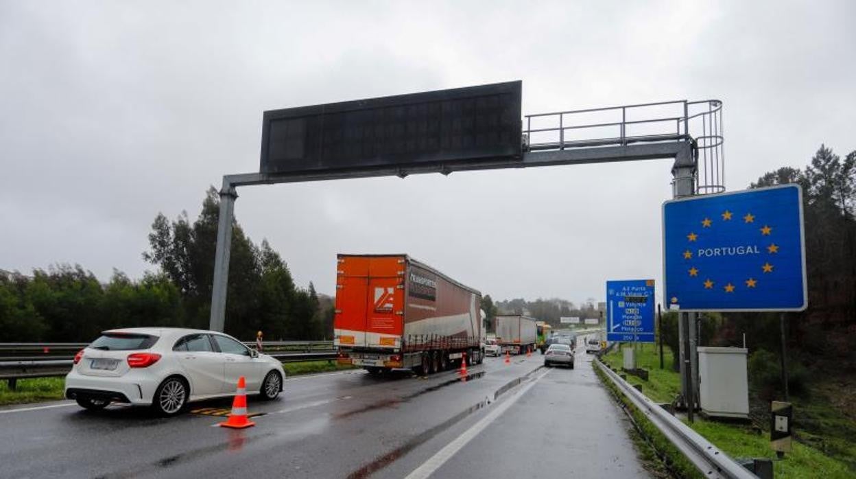 Controles policiales en el paso fronterizo a Portugal este lunes