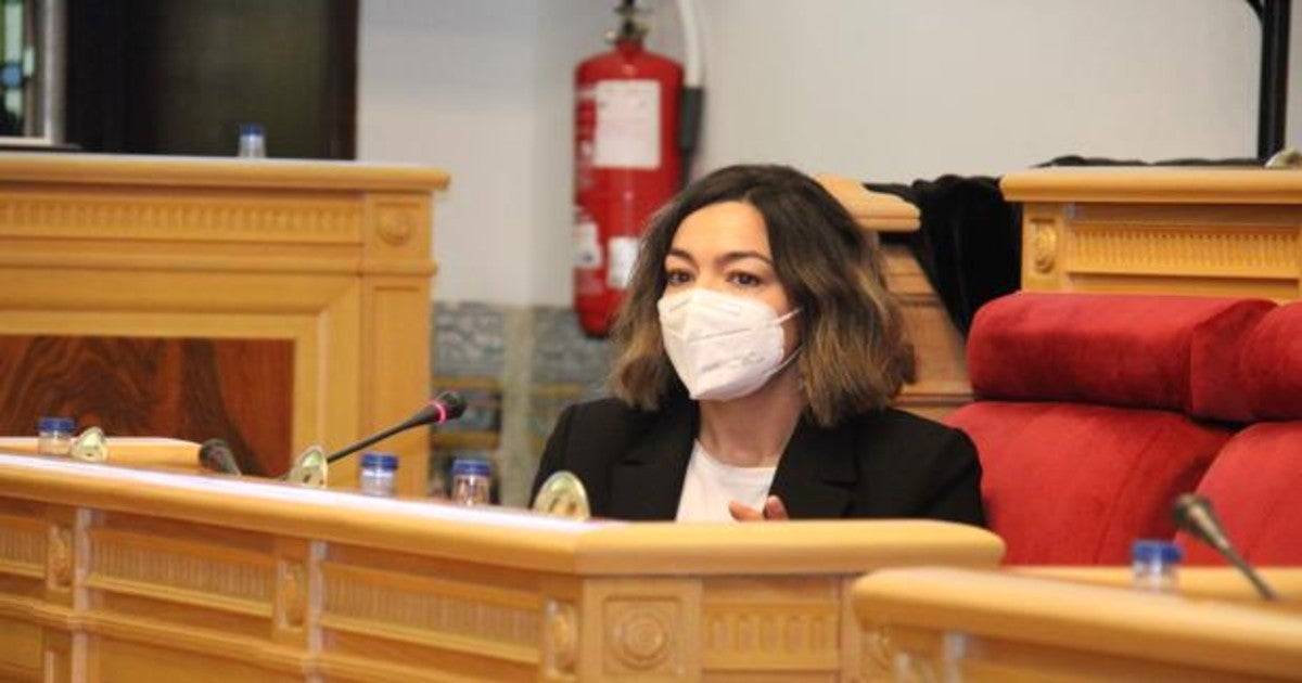 Claudia Alonso, durante el Pleno del Ayuntamiento de Toledo