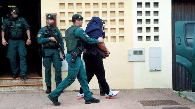 La Guardia Civil detiene a 36 personas e incauta tres toneladas de hachís en Málaga y Cádiz