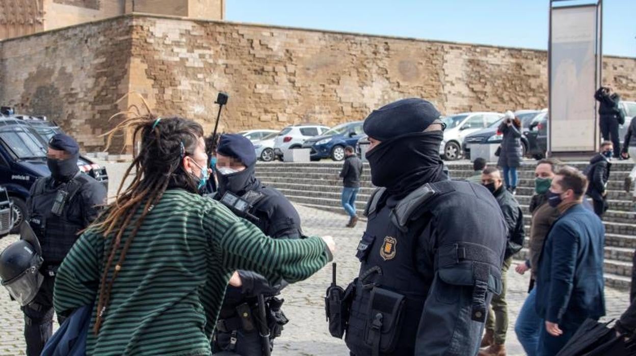 Abascal es increpado el pasado sábado en Lleida, durante un acto electoral