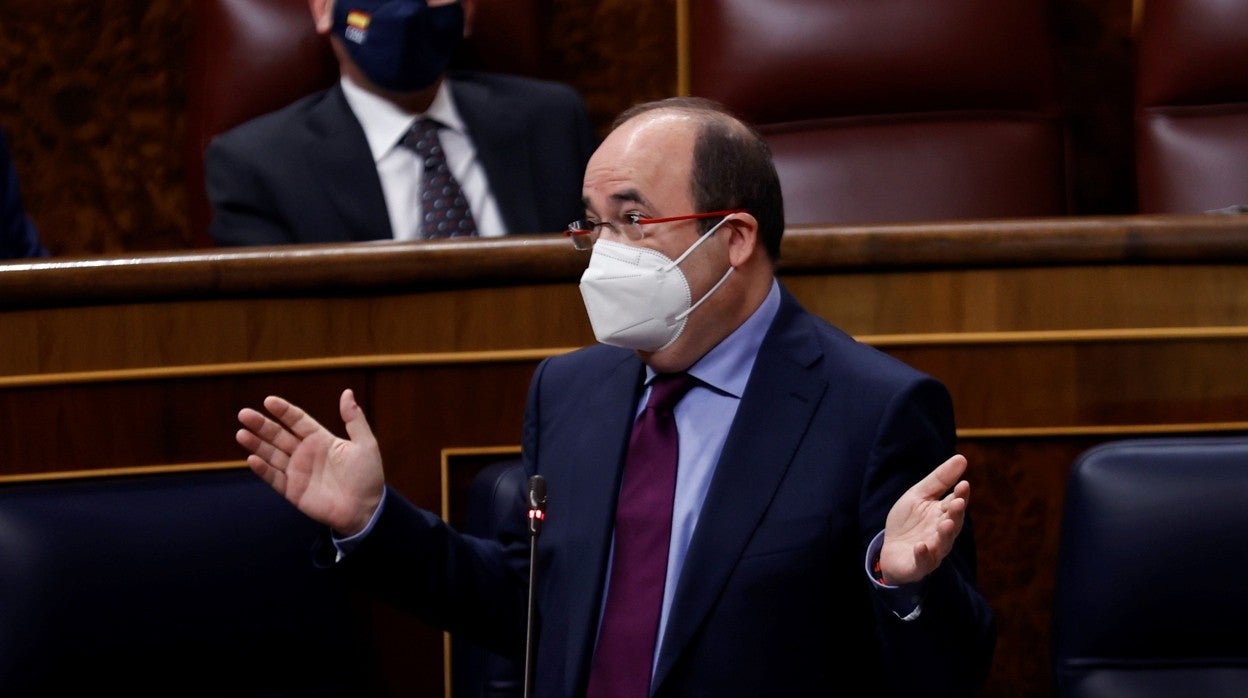 Miquel Iceta, en su primera sesión de control en el Congreso como ministro de Política Territorial