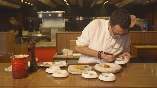El chef Ricard Camarena inaugura la categoría de Alta Cocina de Glovo en Valencia