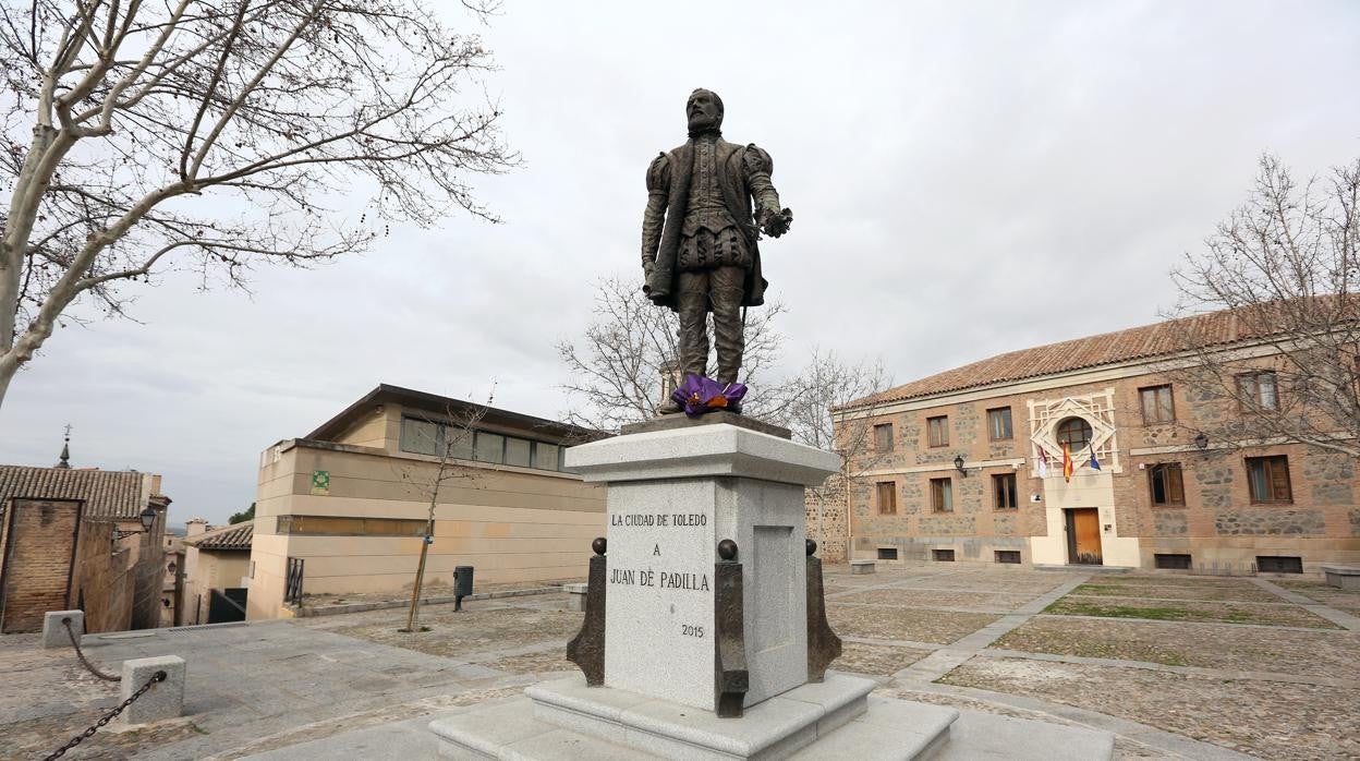 Estatua de Juan de Padilla en la plaza que lleva su nombre en Toledo