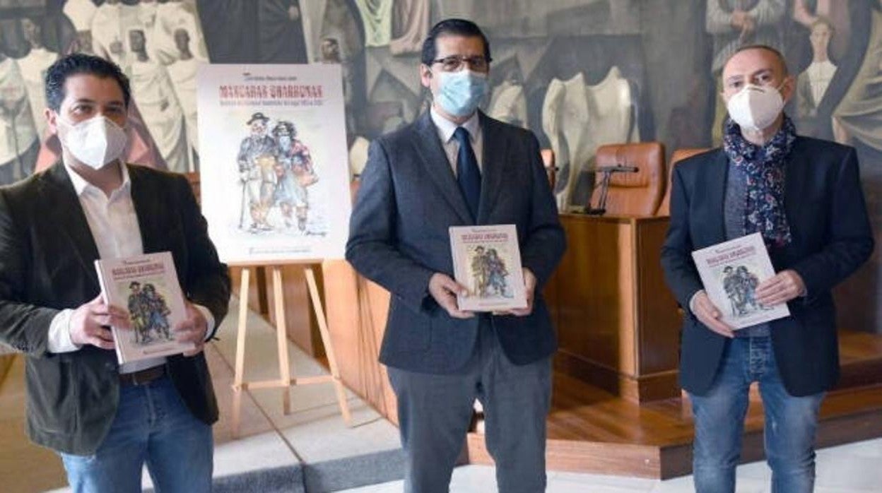 José Manuel Caballero y el autor Jesús Sánchez-Mantero durante la presentación del libro