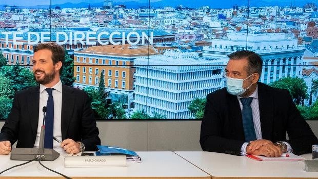 Casado respalda a Enrique López y vuelve a negar una negociación del nuevo PP con Luis Bárcenas