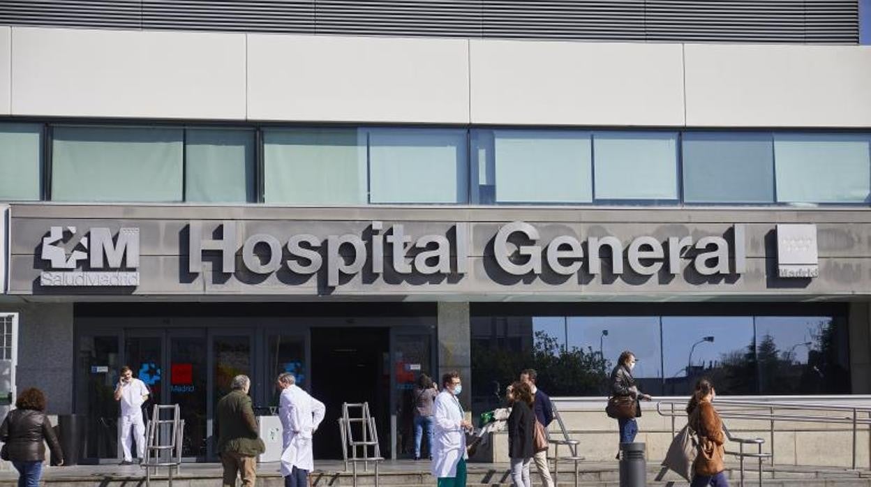 Entrada al edificio principal del Hospital de La Paz