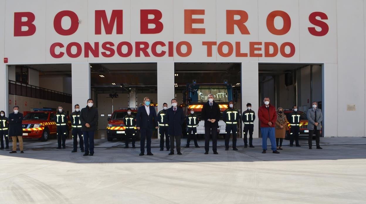 García-Page, Gutiérrez, Villarrubia y Martín ante la entrada del nuevo parque