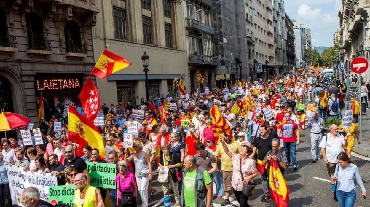 Manifestación convocada en 2018 por Hablamos Español en Barcelona