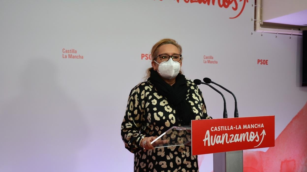 Cristina del Álamo durante una rueda de prensa ofrecida en la sede del PSOE en Toledo