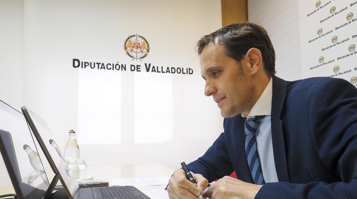 El presidente de la Diptación de Valladolid, Conrado Íscar, durante un reciente pleno telemático