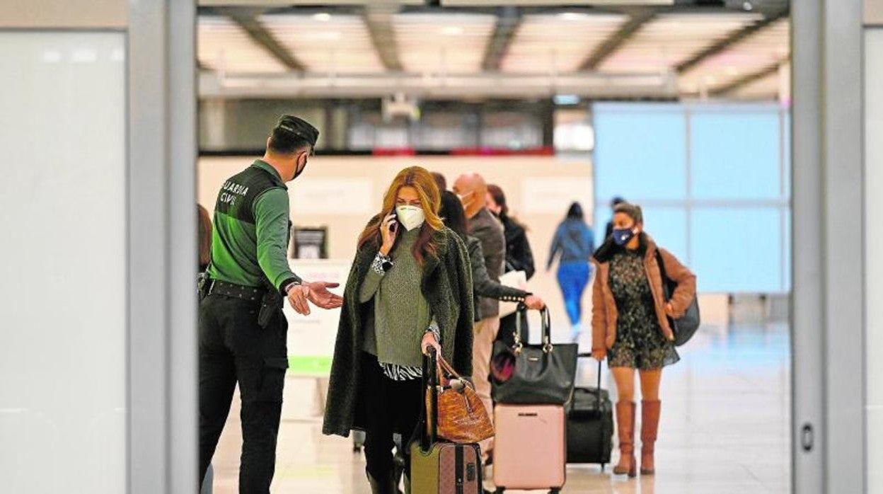 Control de pasajeros en el aeropuerto de Adolfo Suárez-Madrid Barajas