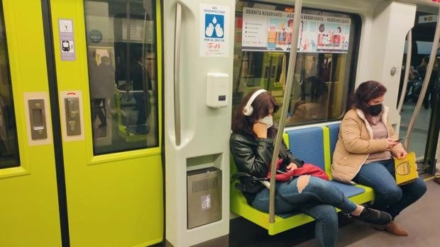 Restricciones en Valencia: lanzan dos listas en Spotify para que los usuarios de metro y tranvía viajen en silencio