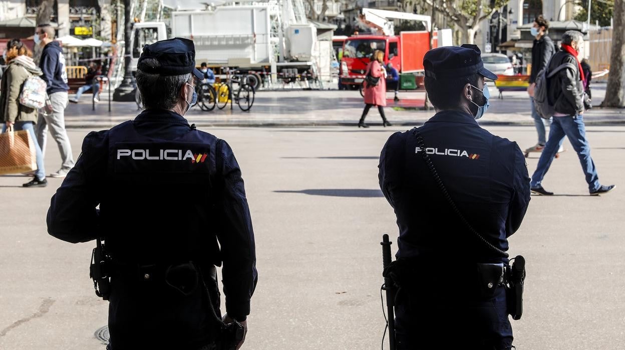 Imagen de agentes de la Policía Nacional en Valencia