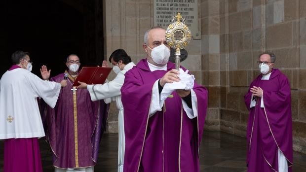 El obispo de Zamora pide la intercesión de la Cruz de Carne para poner fin a la pandemia