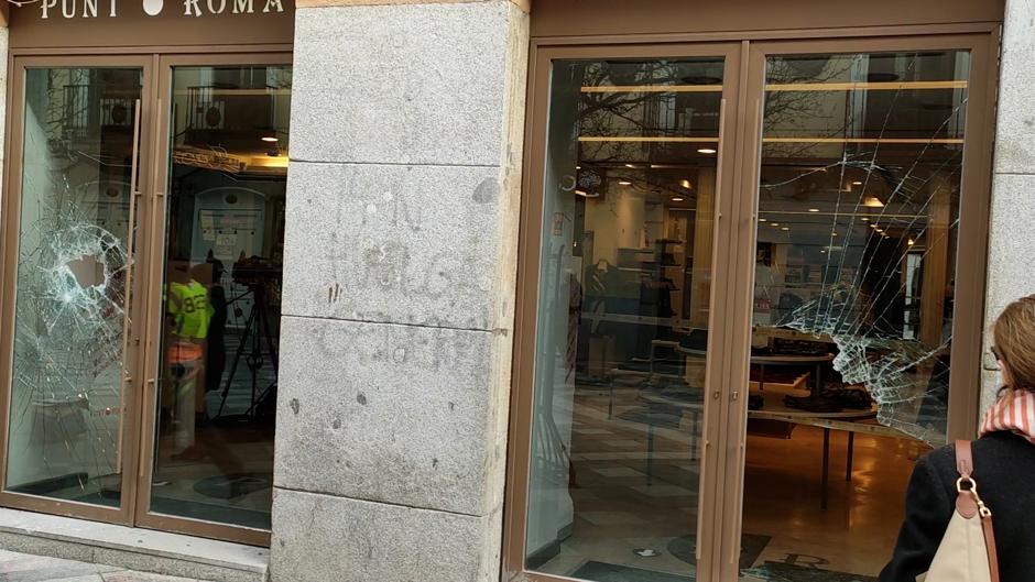 Así despierta el centro de Madrid tras los disturbios en protesta por la detención de Pablo Hasel