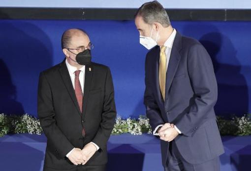 Felipe VI dedicó especiales palabras de afecto a Javier Lambán. El presidente aragonés anunció el pasado lunes que padece cáncer de colon