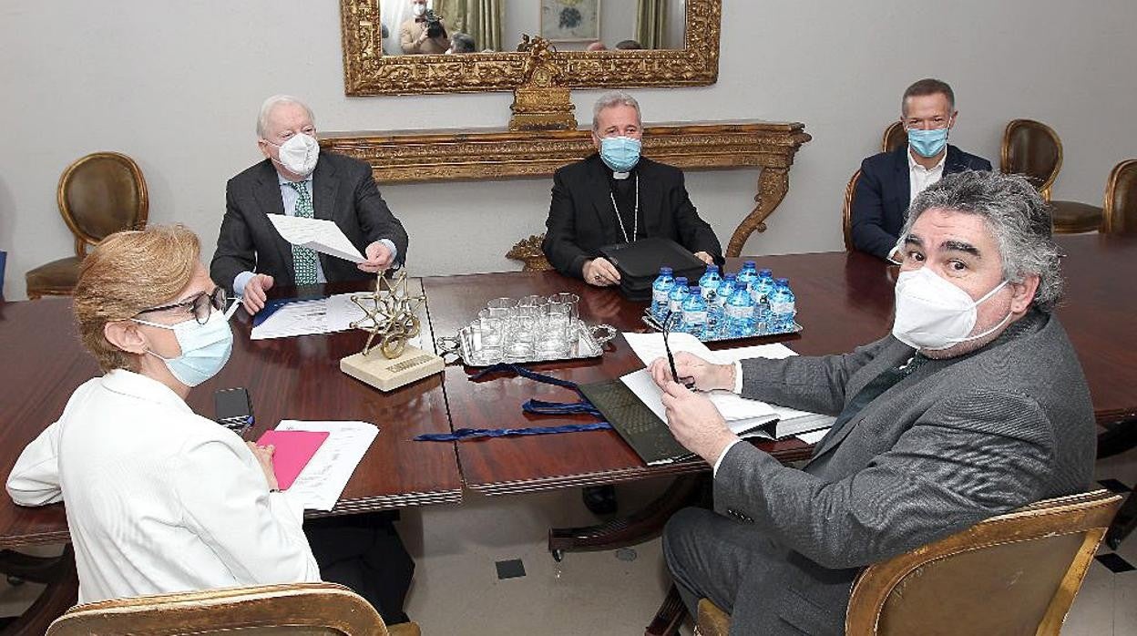 El ministro de Cultura y Deporte, José Manuel Rodríguez, recibe al presidente y al vicepresidente de la Fundación VIII Centenario de la Catedral. Burgos 2021, Mario Iceta y Antonio Miguel Méndez Poco, respectivamentespectivamente