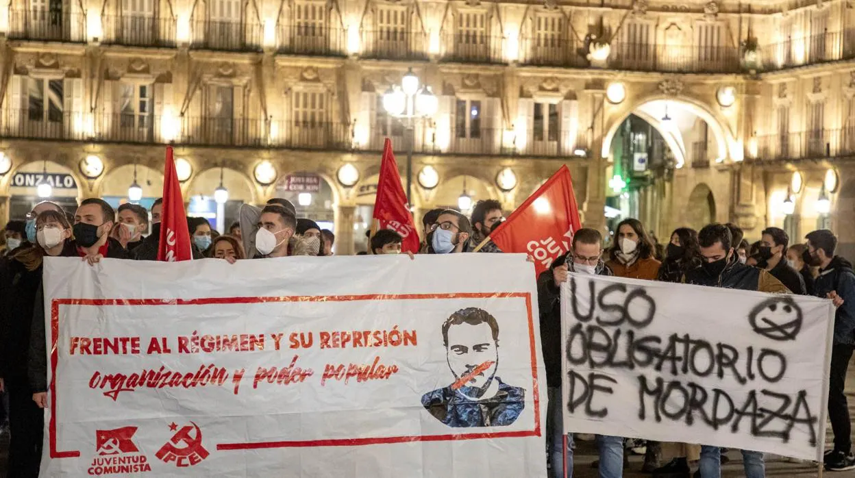 El colectivo '«Juventud Unida Salamanca» convocó el pasado jueves una manifestación de protesta contra el encarcelamiento del rapero leridano Pablo Hasél