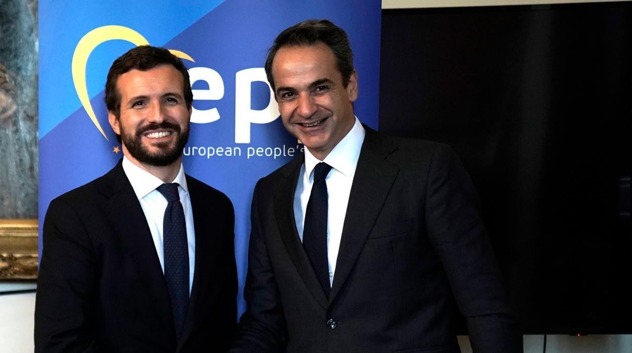 Pablo Casado, junto a Kyriakos Mitsotakis