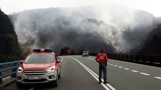 El fuego sigue quemando hectáreas en Bera