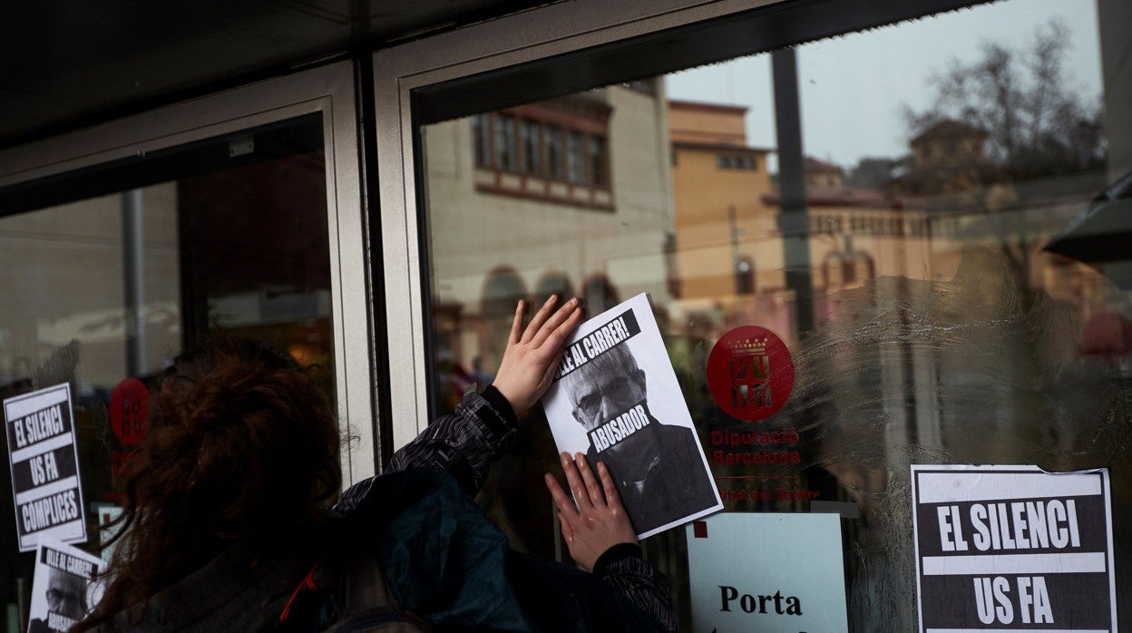 La directora del Institut del Teatre, Magda Puyo, comparece ante la prensa