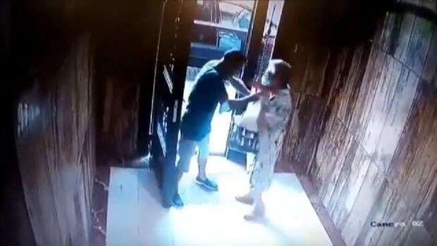 «Se gastó los 40 euros que le robó en tabaco y en un bar»: a juicio por agredir brutalmente a una anciana en Valencia