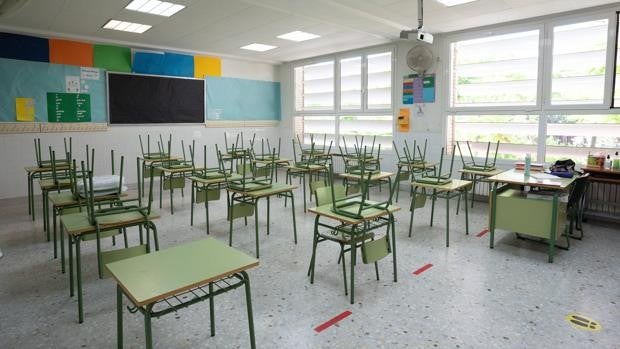 Los colegios consolidan su desescalada del coronavirus en Valencia: las aulas confinadas caen un 78% en un mes