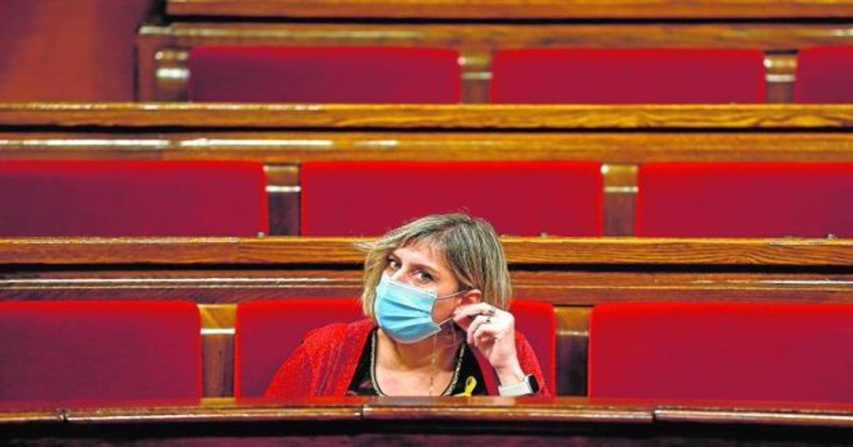 Alba Vergés durante un pleno del Parlamento