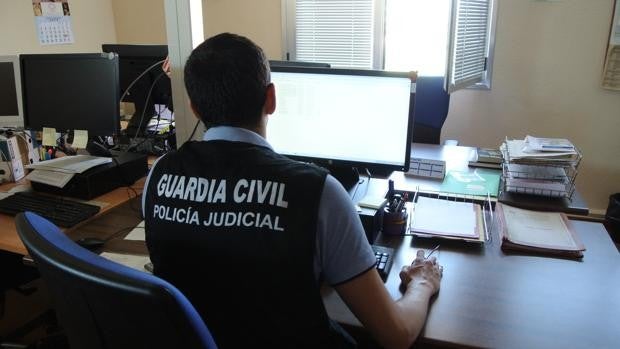 Detienen a una joven de 19 años por abandonar a su hijo recién nacido en Torrijos