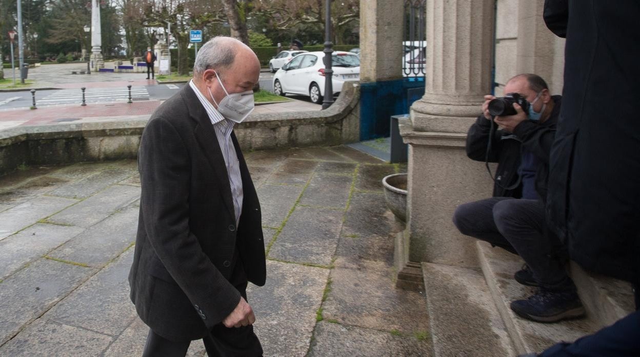 Fernández Liñares, este jueves a su llegada a la Audiencia Provincial de Lugo