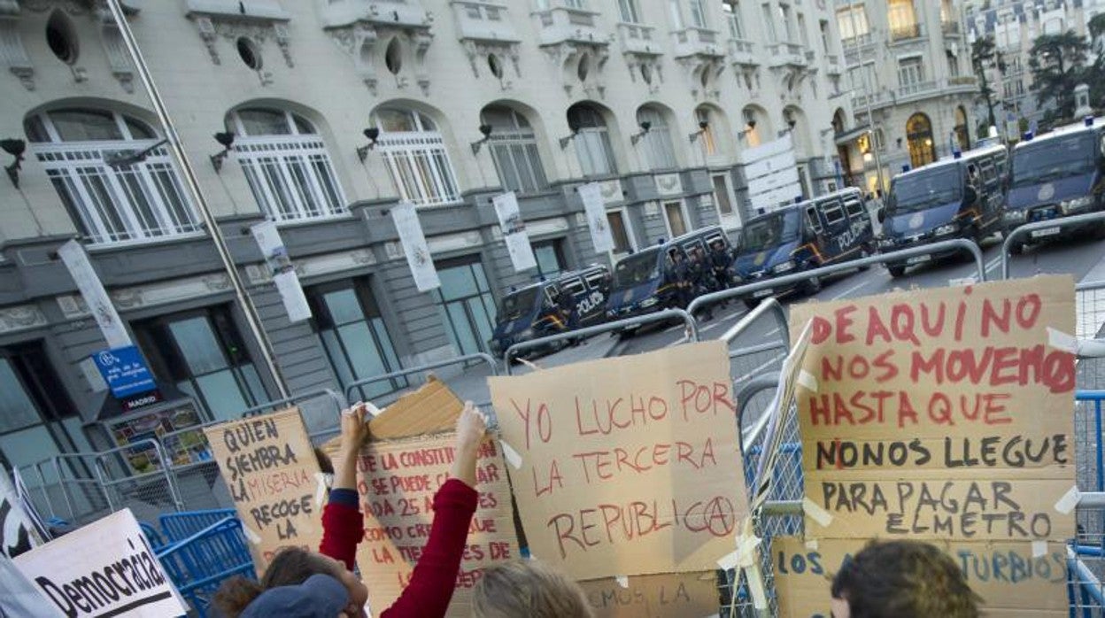 El inicio de la protesta, antes de los disturbios, de «Rodea el Congreso» en 2012