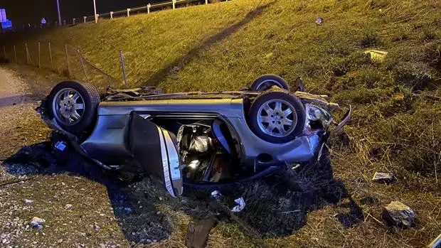 Muere un hombre de 57 años al perder el control de su vehículo en una rotonda y volcar en Soto del Real