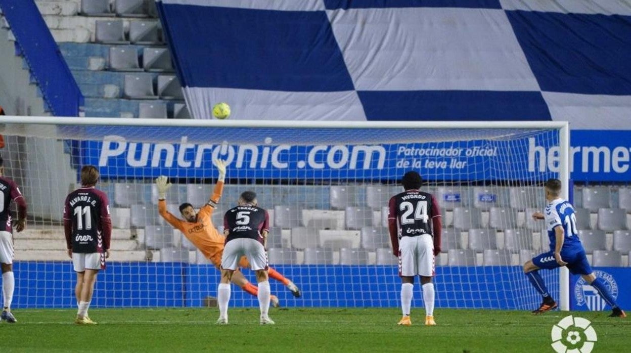 Edgar tiró al larguero el penalti en el minuto 89