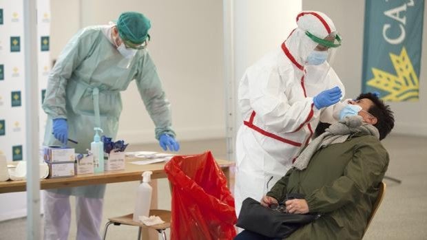 Descienden hasta 12 los fallecidos por Covid mientras que los contagios crecen ligeramente