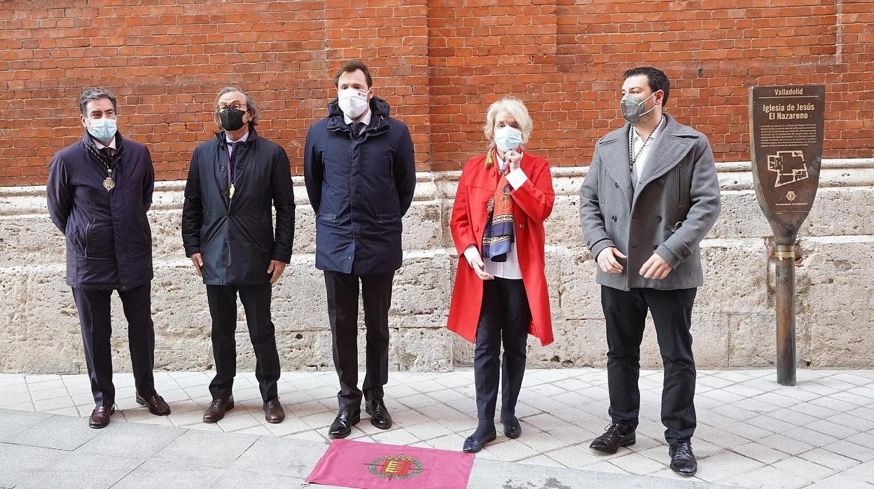 Una placa recuerda la antigua fachada de la iglesia de Jesús de Valladolid