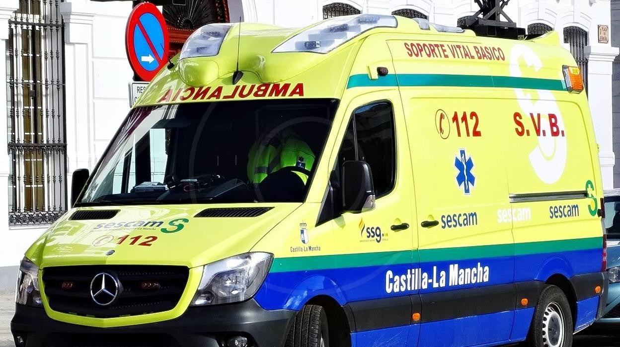 El hombre fue trasladado por una ambulancia del Sescam al hospital de Toledo