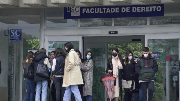 Coronavirus Galicia: los universitarios vuelven a las aulas con «normalidad» aunque con enseñanza mixta en algunos casos