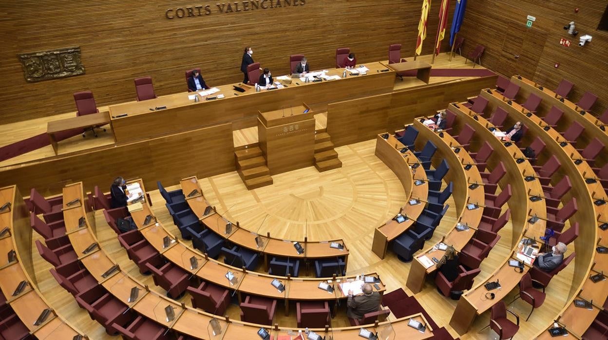 Imagen de la comisión de Justicia en las Cortes Valencianas