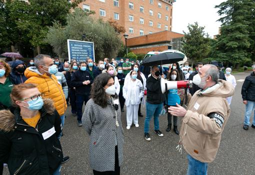 Protesta por la privatización del servicio de lencería de Parapléjicos