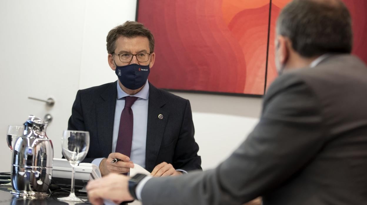 Alberto Núñez Feijóo durante la reunión del comité clínico la tarde de este martes