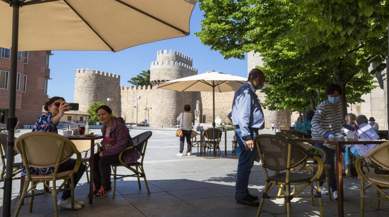 Terrazas en la ciudad de Ávila en una imagen de archivo