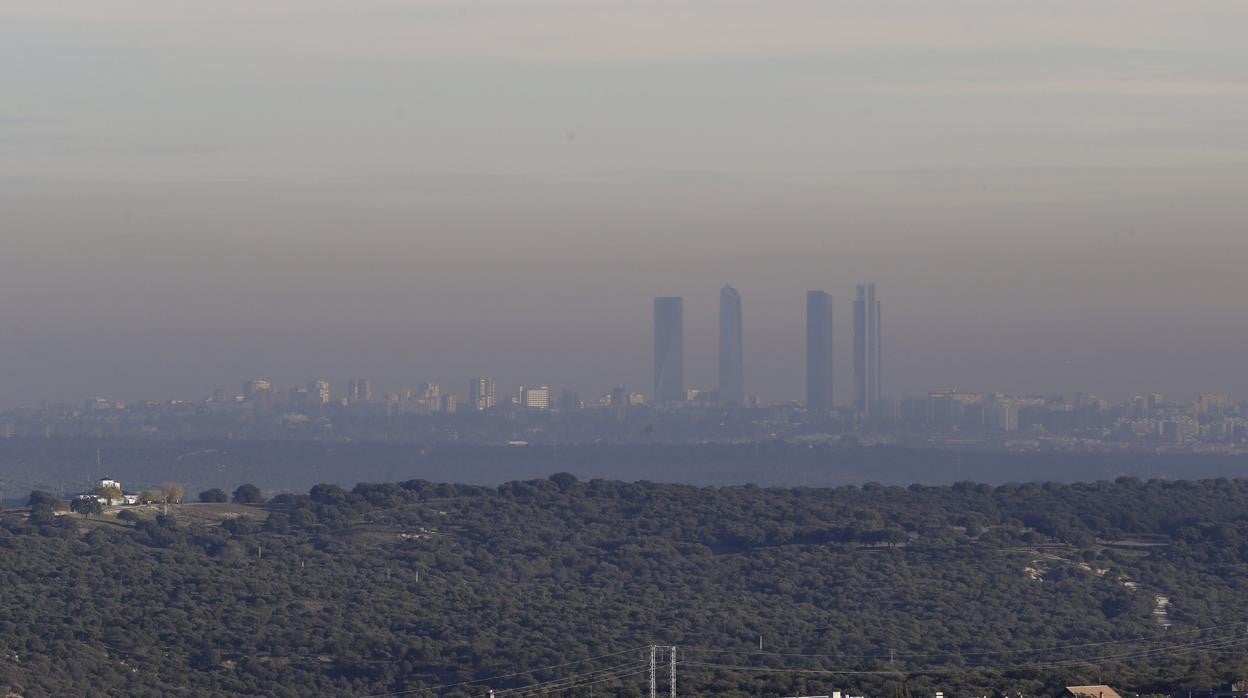 La boina de contaminación sobre la ciudad de Madrid