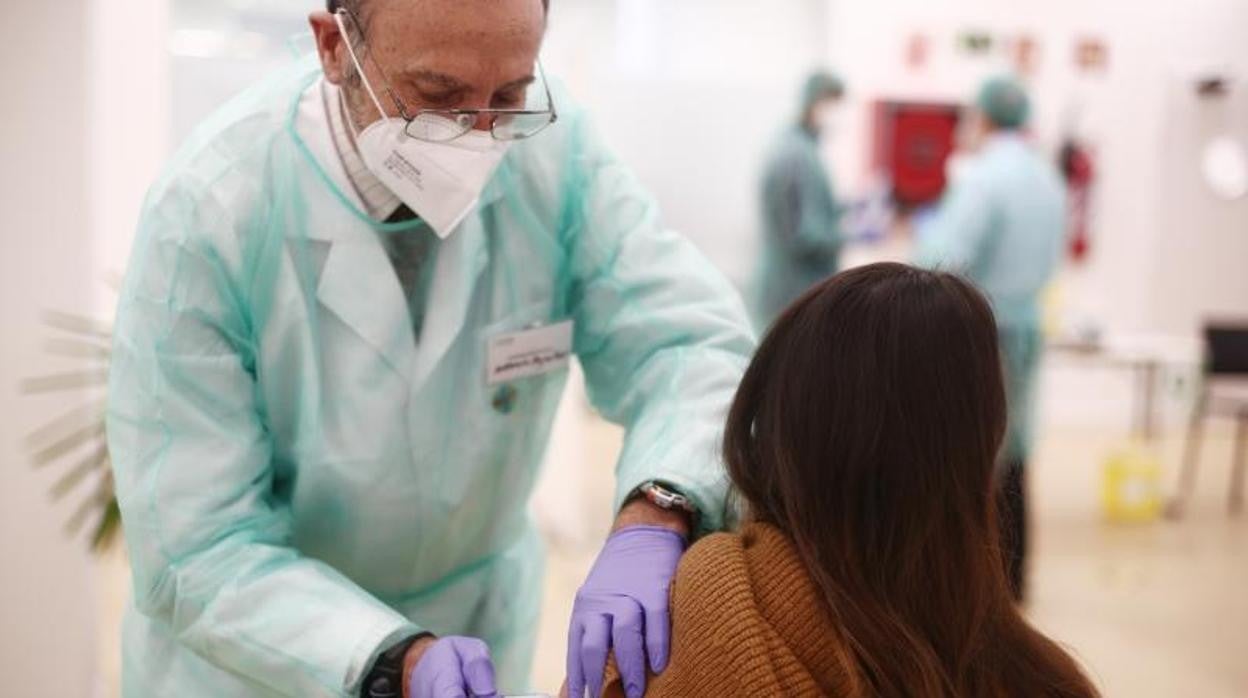 Vacunación en el Colegio Oficial de Farmacéuticos de Madri