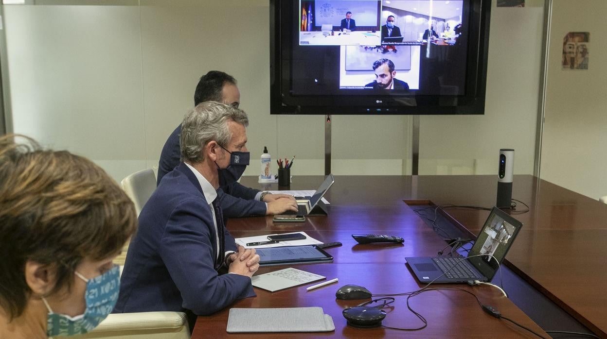 Rueda, al frente de la delegación de la Xunta, durante su reunión con el secretario de Estado de Turismo