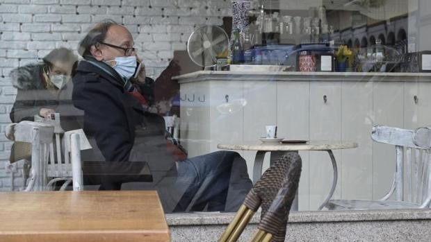 Coronavirus Galicia: caen los hospitalizados y los casos activos pero repuntan los nuevos contagios